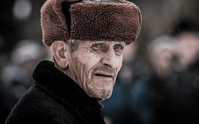 Bezdomny senior – gdzie może szukać pomocy?