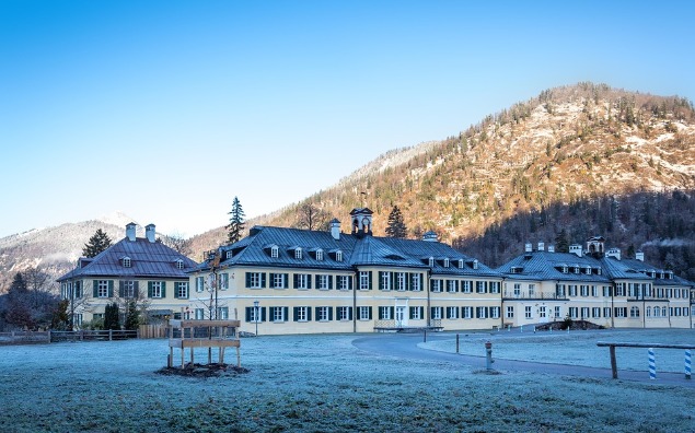 Sanatorium nad morzem, w górach czy na nizinach – jaki klimat jest najlepszy dla zdrowia seniora?