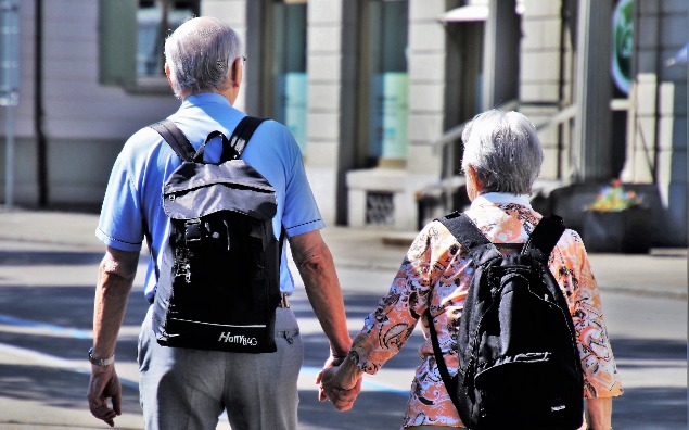 Bon senioralny i opieka długoterminowa połączone w jedną ustawę. Sprawdź, co zmieni się dla seniorów od 2026 roku.
