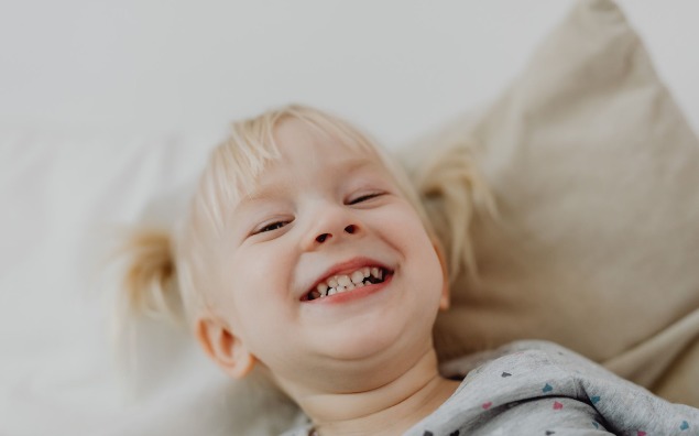 Dentysta bez łez – sprawdzone sposoby na bezstresowe leczenie zębów u najmłodszych